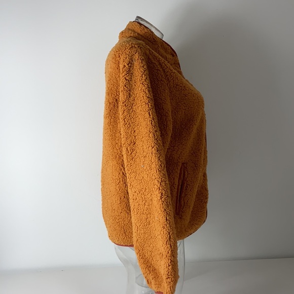 Universal Thread - Picture 2 of 4